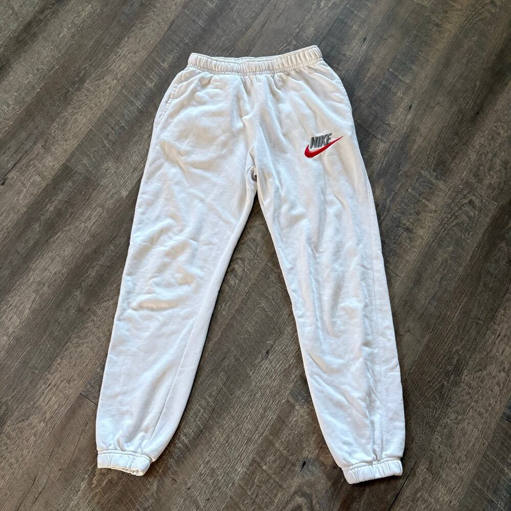 Brand: NikeStyle: Club Fleece / Sportswear Cuffed Jogger Sweatpants